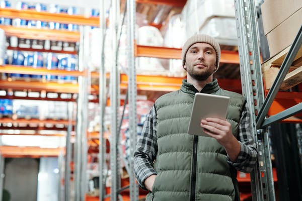 Comment devenir Technicien en logistique d'entreposage avec la formation au titre TLE