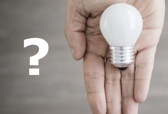 Décoder les raccourcis de l’esprit : biais cognitifs et heuristiques