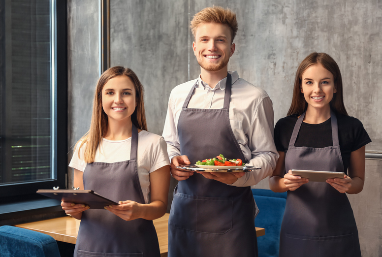 Appliquer les règles de base du service en salle (mets et boissons)