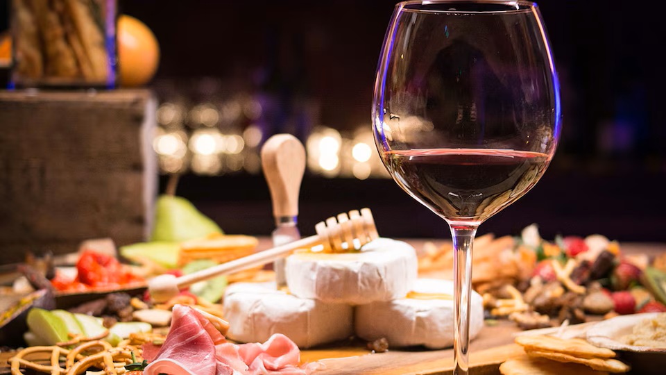 Accords mets et vins de luxe : Accords d’exception et sommellerie premium