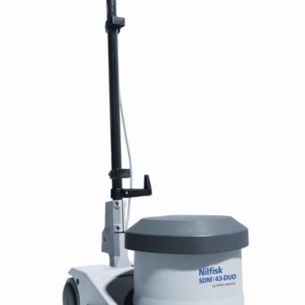 Utilisation d'une monobrosse sur sol souple