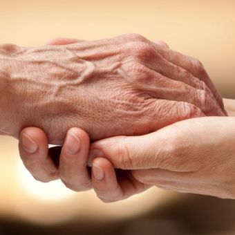 Accompagner nos ainés avec un regard bienveillant en expérimentant ce corps vieillissant