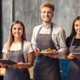 Appliquer les règles de base du service en salle (mets et boissons)