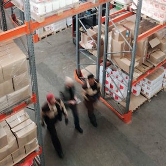 Encadrer une équipe d'opérateurs en entrepôt