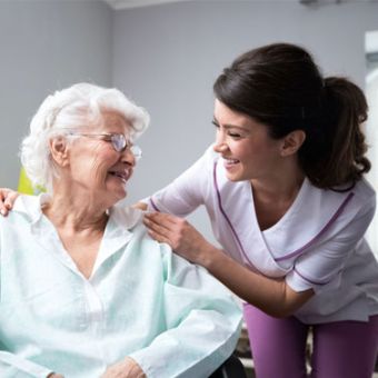 Gouvernante et maîtresse de maison en structures sanitaires et sociales (EHPAD et structures médicalisées)