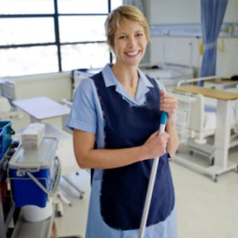 Le rôle de l’ASH (Agent des Services Hospitaliers) en EHPAD