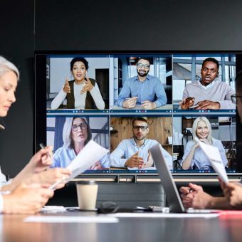 Devenir un Manager Hybride : Piloter une équipe à distance et en présentiel