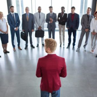 Incarner l’autorité et convaincre tout public